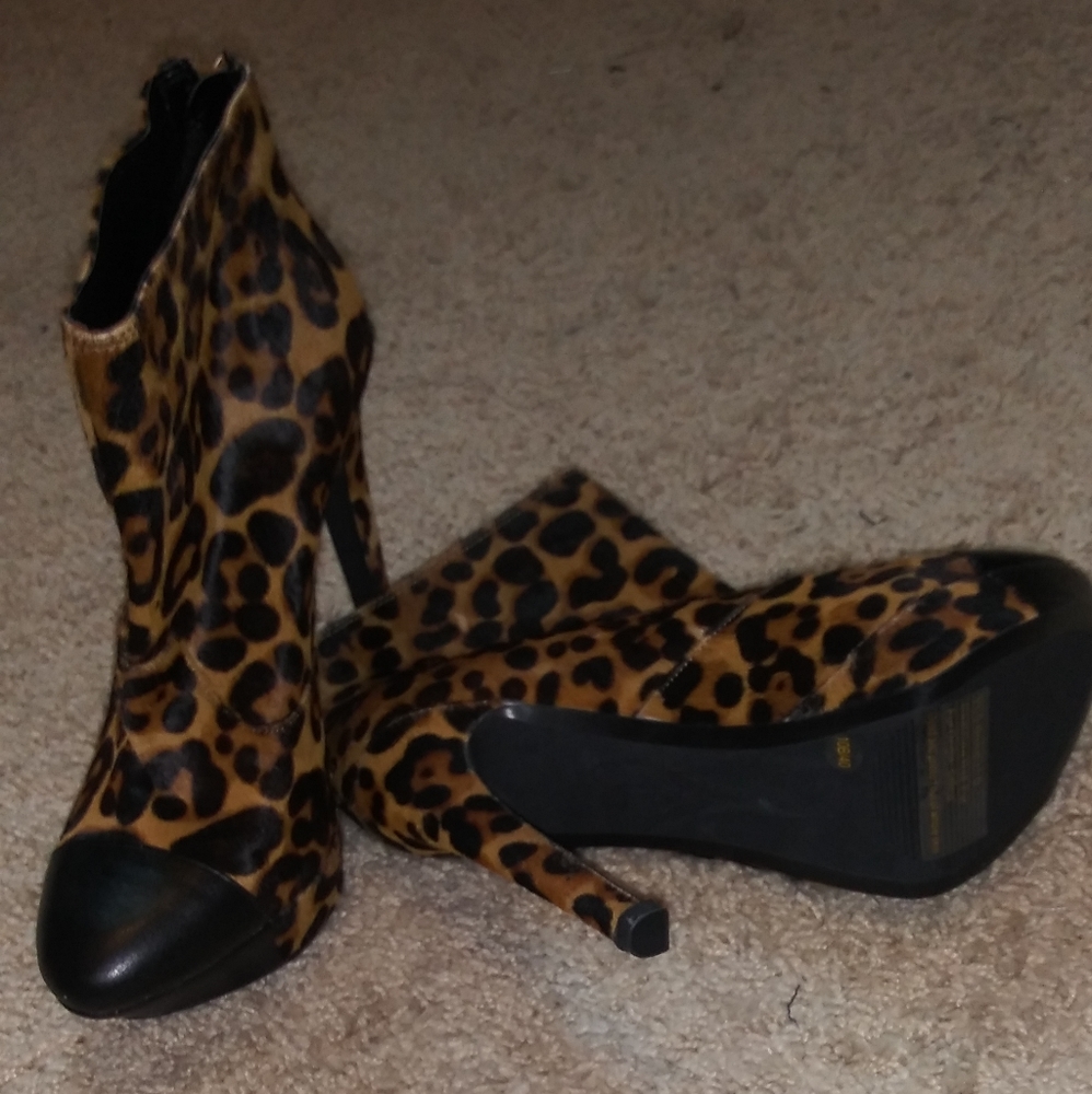 Leopard faux fur heels